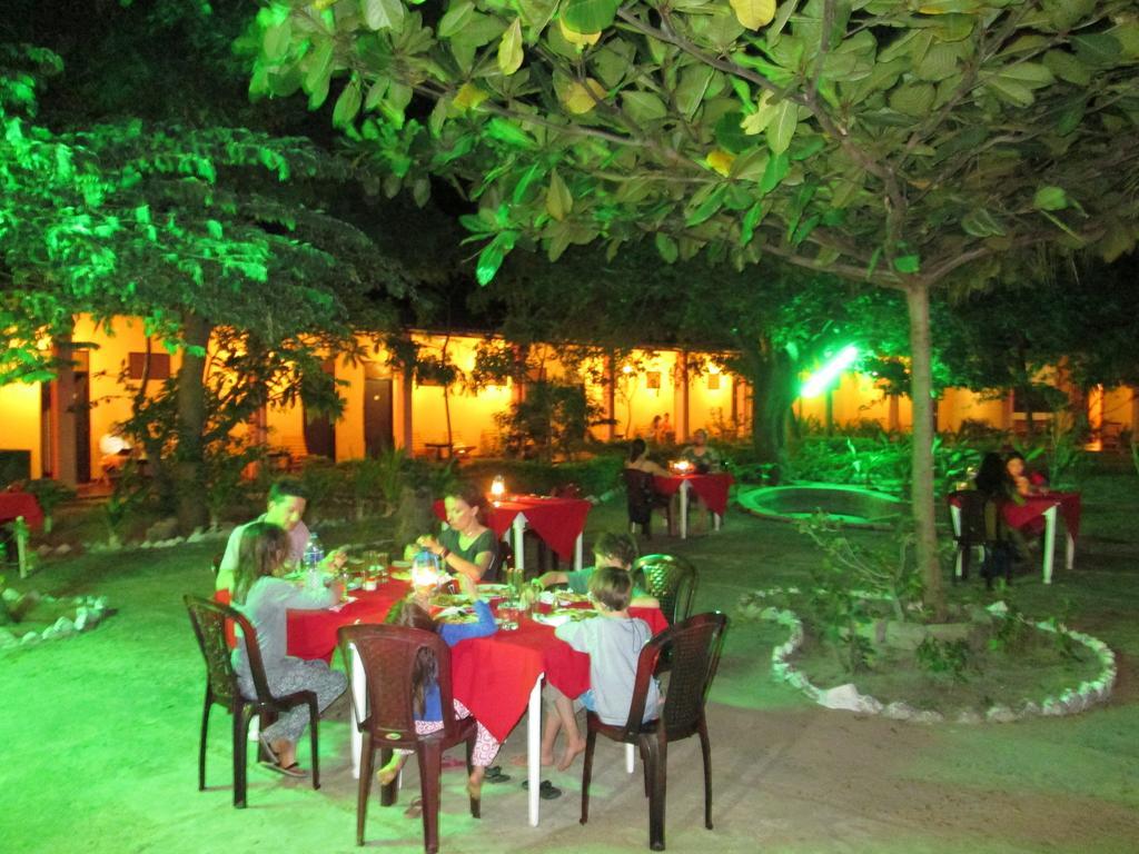 Shahira Hotel Nilaveli Kültér fotó