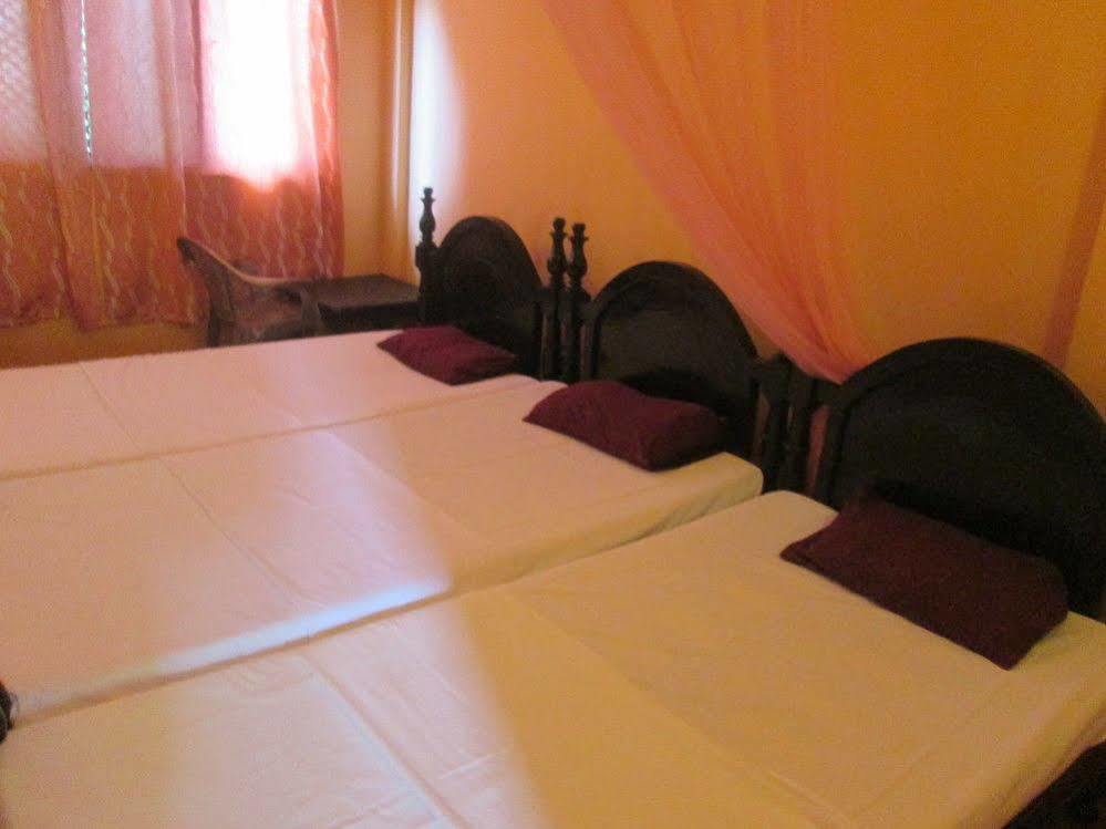 Shahira Hotel Nilaveli Kültér fotó