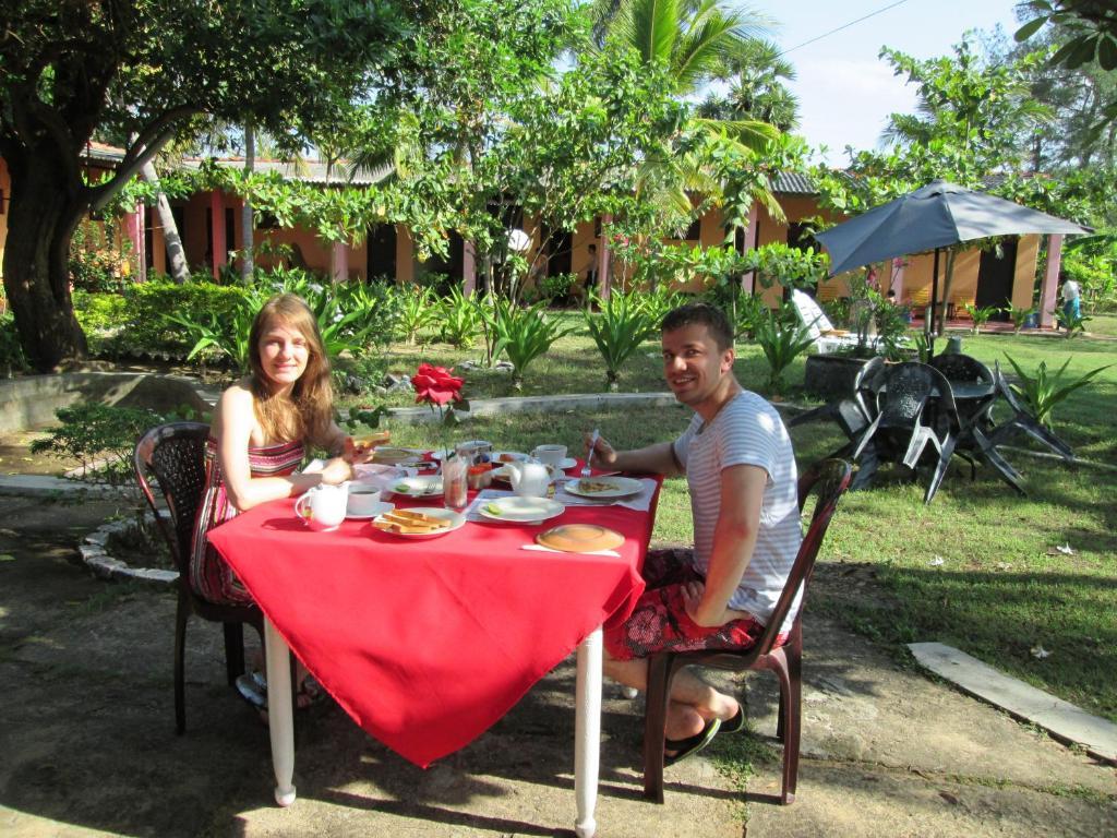 Shahira Hotel Nilaveli Kültér fotó